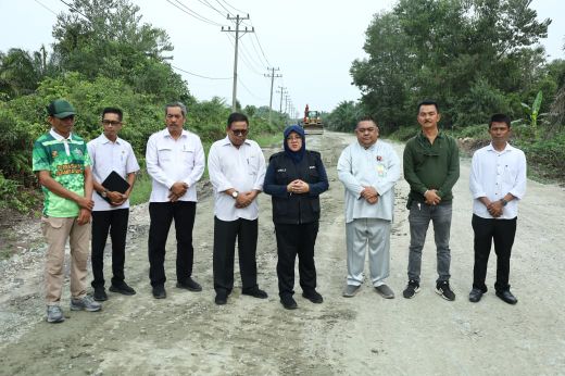 Pemkab Siak Gandeng Perusahaan Perbaiki Jalan Rusak di Sungai Apit