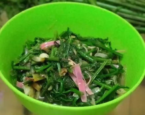 Resep Tumis Pakis Campur Bunga Kecombrang yang Rasanya Pedas Gurih