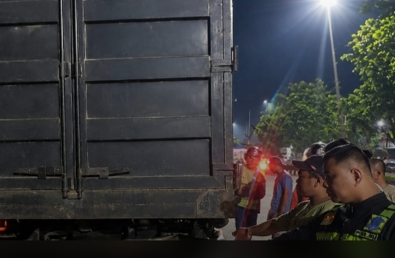 Tabrak Truk Parkir di Jalan SM Amin Pekanbaru Pelajar 14 Tahun Tewas 