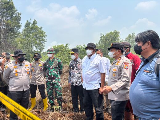 Menteri LH Bersama Kapolda Riau Turun ke Lokasi Karhutla di Kampar