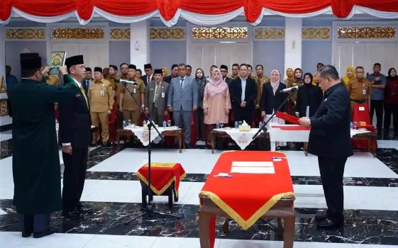 Lantik Dirut RSUD dan Sekwan DPRD Riau, Plt Gubri: Bekerjalah Sungguh-sungguh