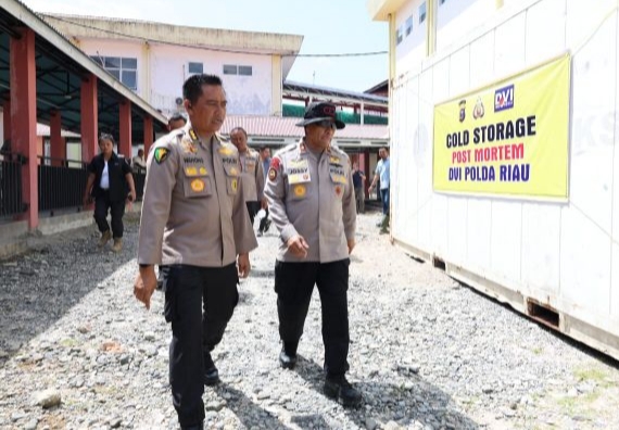 Peti Pendingin Jenazah Bantuan Polda Riau Tiba di RSUD Lubuk Basung