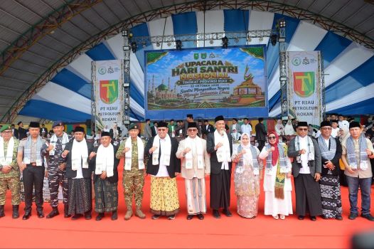 Hadiri Hari Santri 2026 di Dumai, Sekda Riau Tekankan Penguatan Karakter