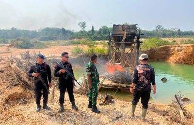 Polda Riau Musnahkan 525 Rakit Saat Operasi PETI Kuantan Merah Putih