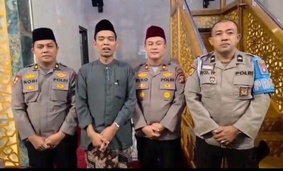 Dukung Program Kapolsek Tapung Hilir, UAS Dorong Anak-Anak Mengaji di Rumah Al-Quran