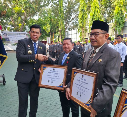 Tiga Tahun Berturut-turut Pemprov Riau Raih Dua Penghargaan dari Kemenkum