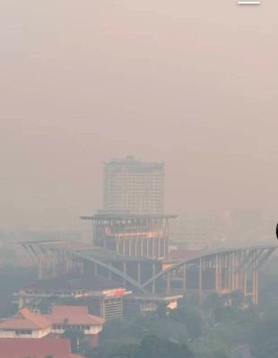 AQI Tembus 412, Udara Pekanbaru Kategori Berbahaya karena Asap Karhutla