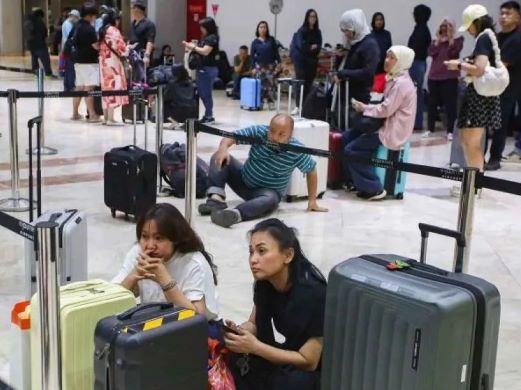 209 Penerbangan di Soetta Tertunda Akibat Erupsi Gunung Anak Krakatau