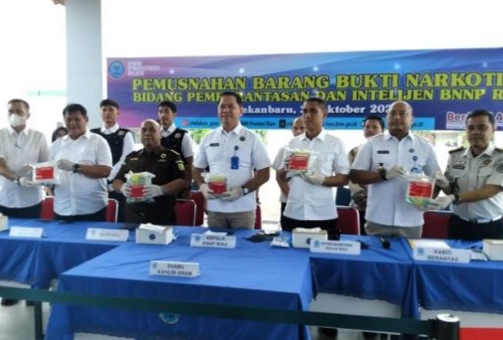 BNNP Riau Musnahkan 4,9 Kg Sabu Hasil Tangkapan Jaringan Narkoba Antarprovinsi